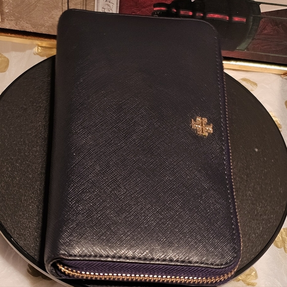 Tory Burch Robinson Saffiano  Leather Zipper Continental  Wallet - Picture 6 of 17